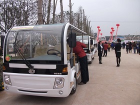燃油观光车服务于四川街子古镇
